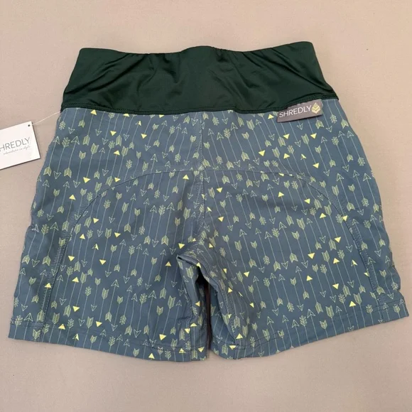 NWT $98!  SHREDLY arrow print active shorts, 6. - Picture 7 of 7